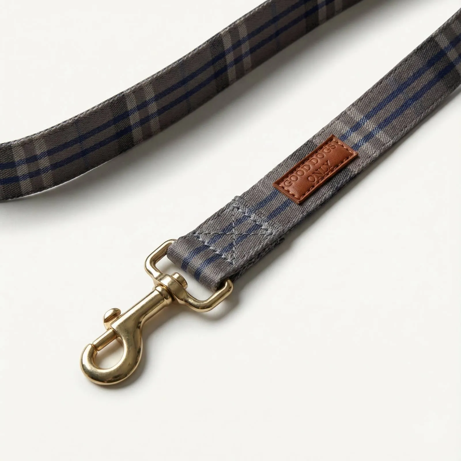Plaid dog leash in Chestnut