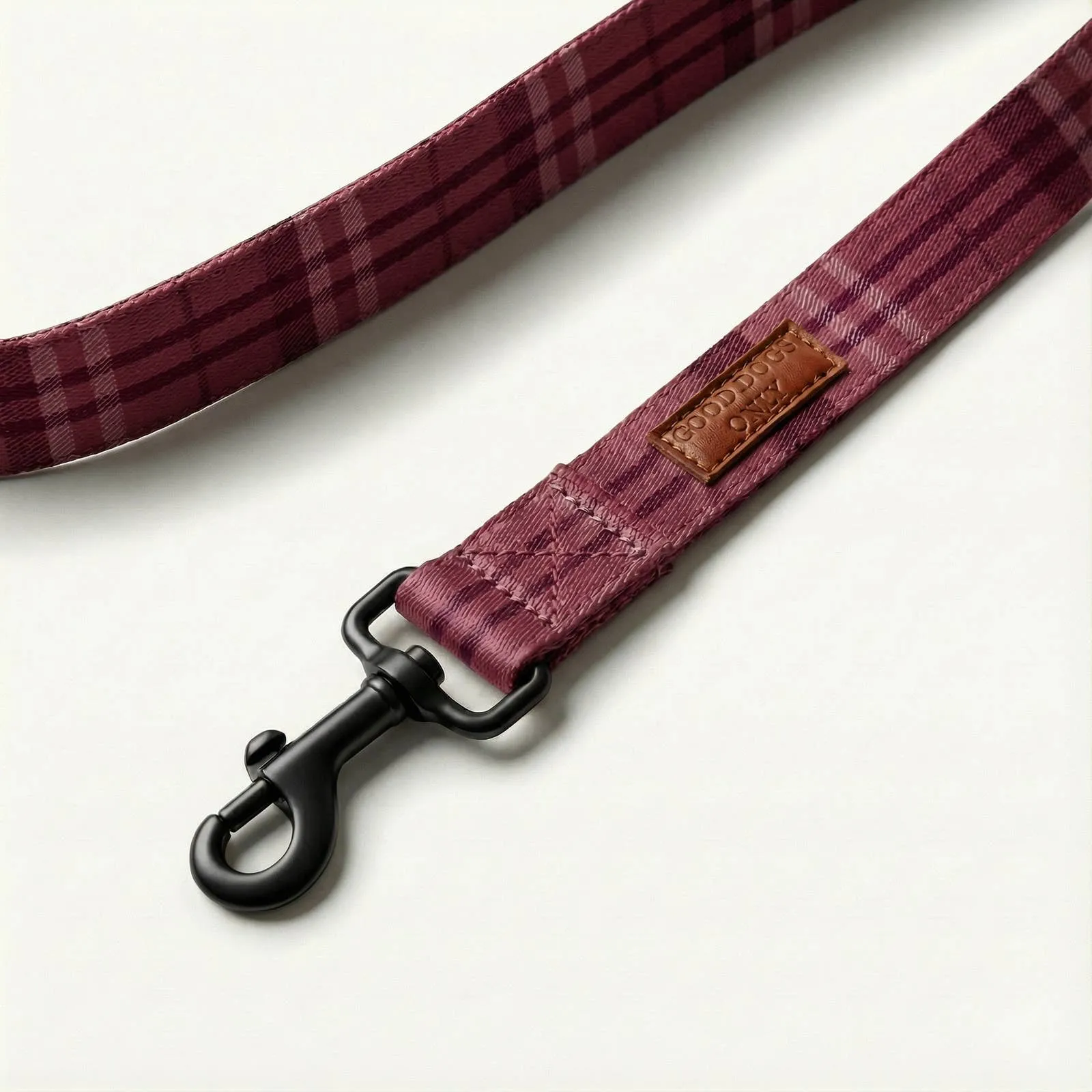 Plaid dog leash in Mulberry