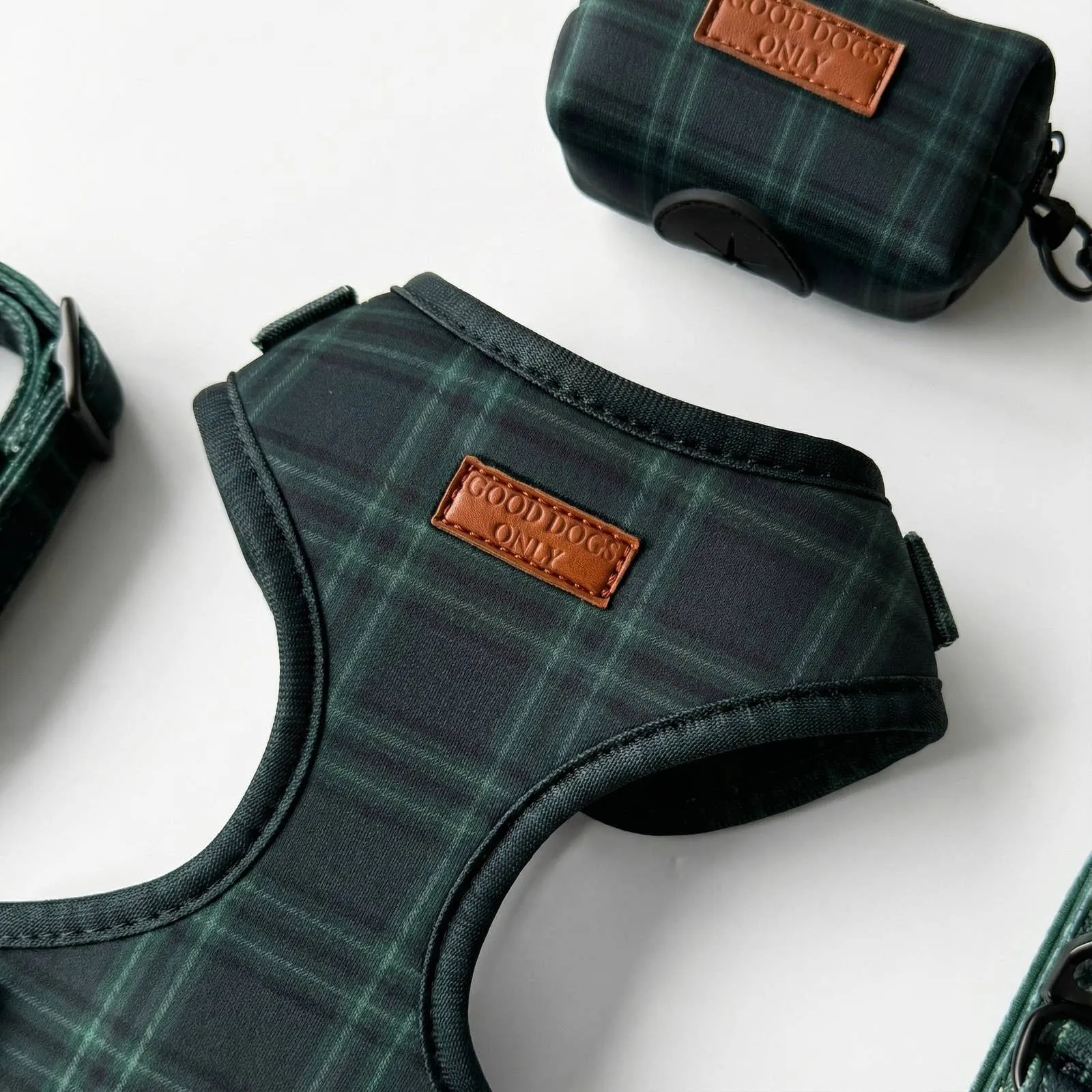 The Hunter Green set: harness and bag holder