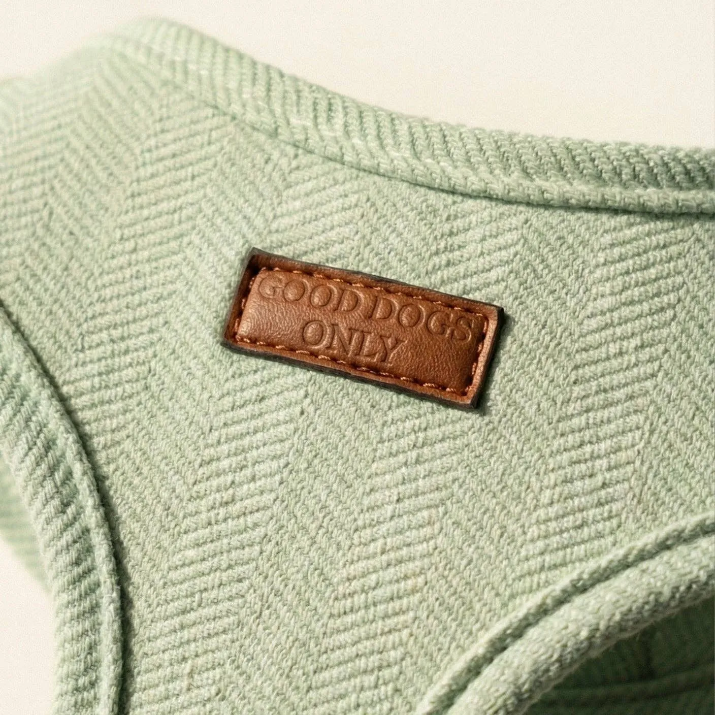 Close-up of the tweed fabric and leather tab