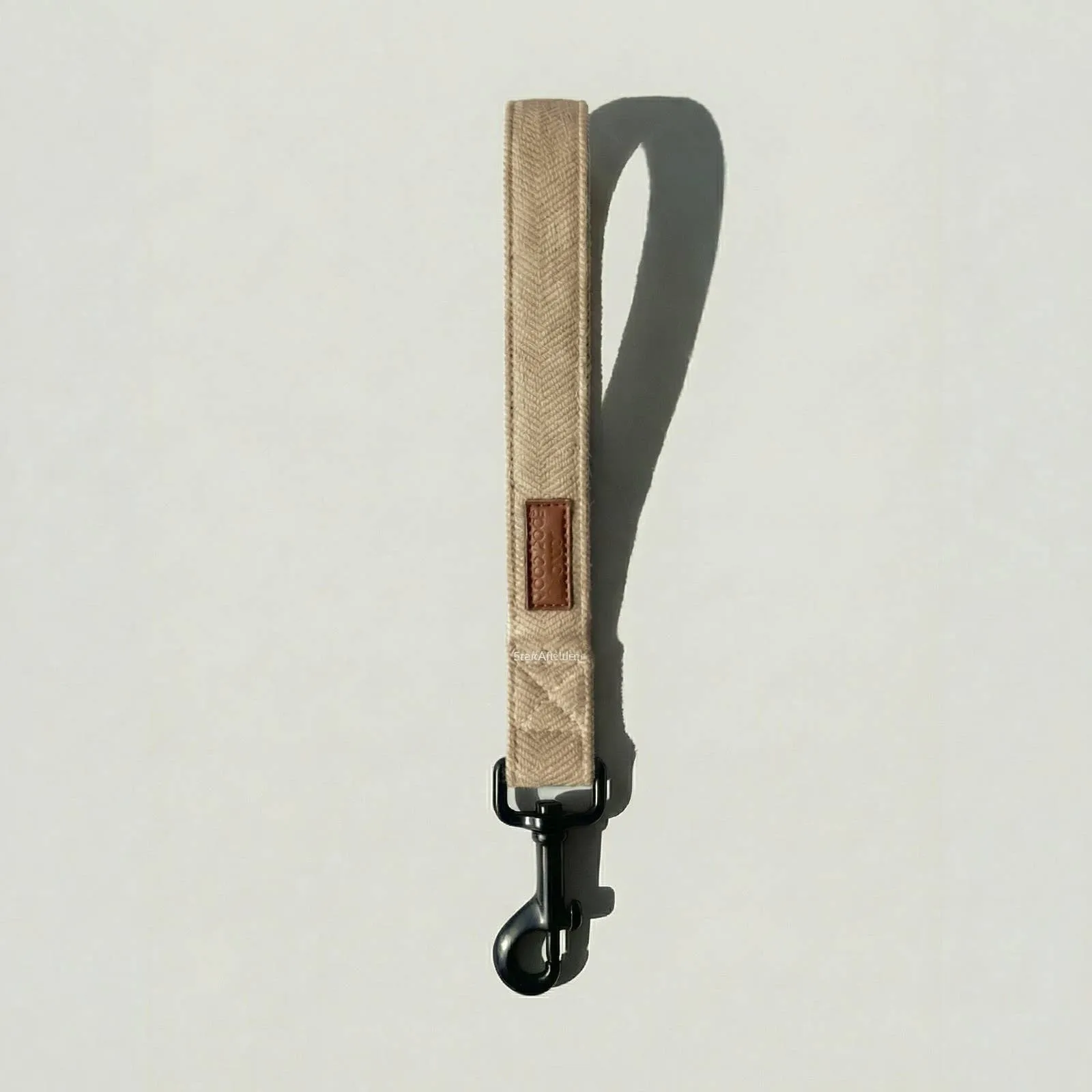 The loop handle of the Sand leash