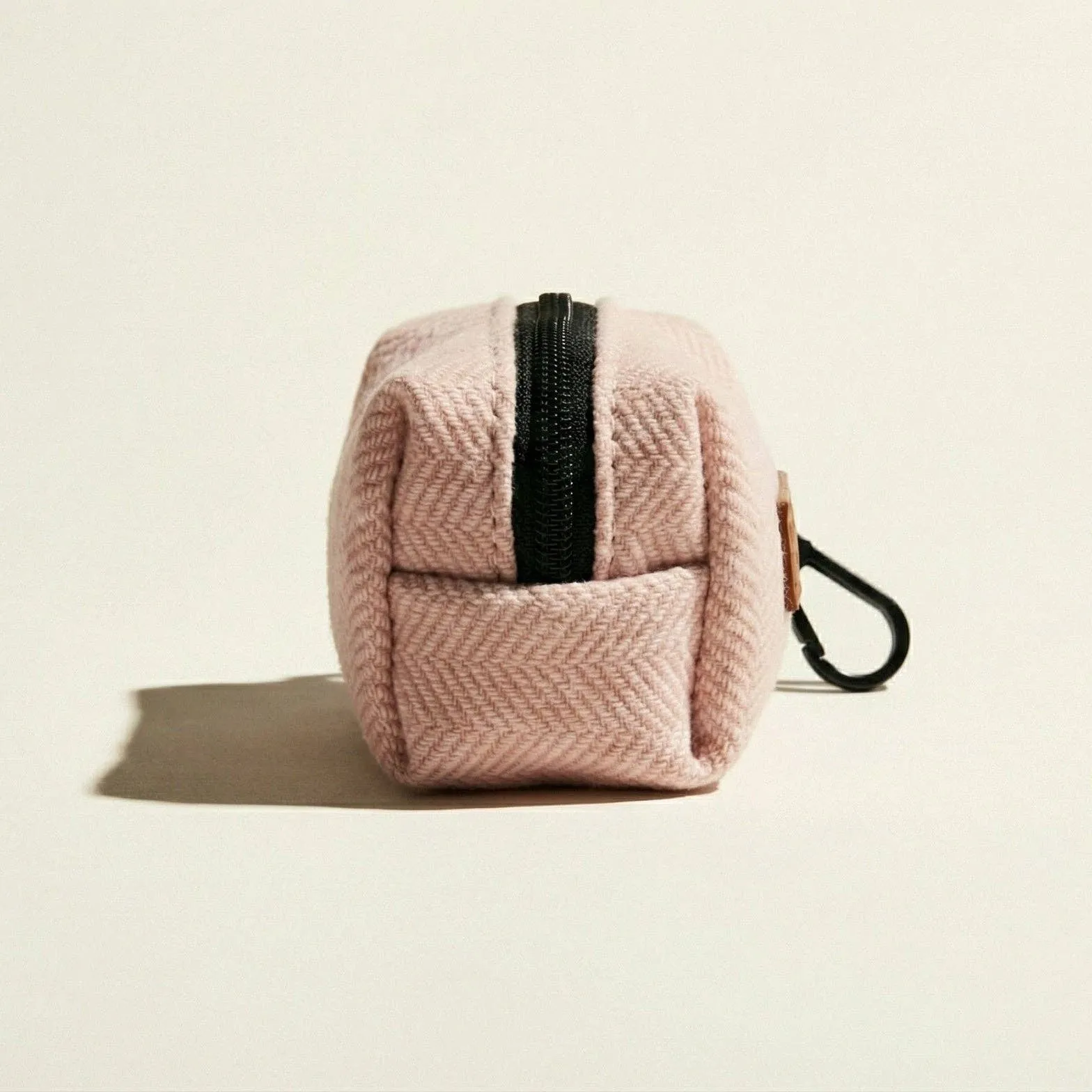 The Blush bag holder from the side